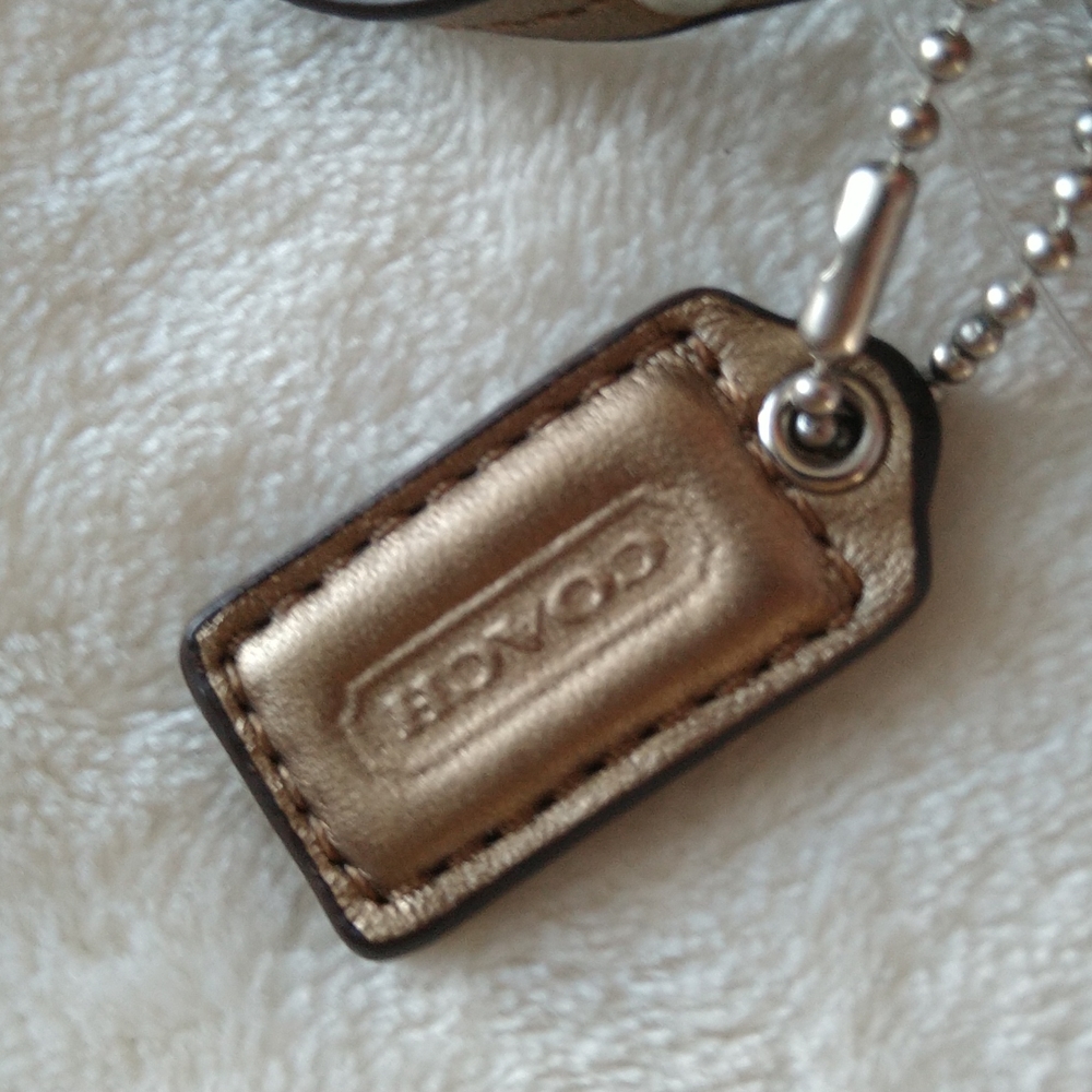 New COACH Signature Wristlet Lurex Gold Metallic Medium Pleated Rare Metallic - Picture 7 of 9
